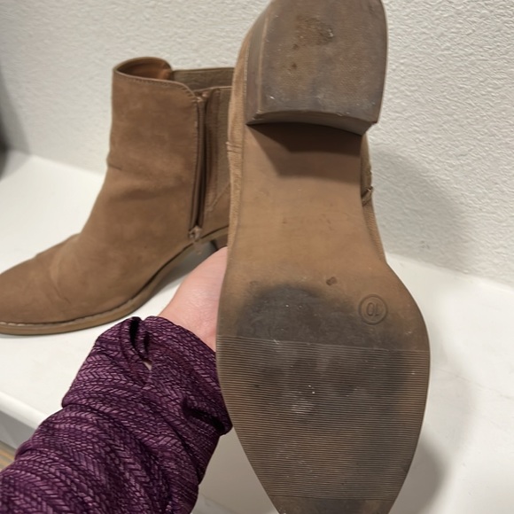 Universal Thread Booties - Picture 2 of 2